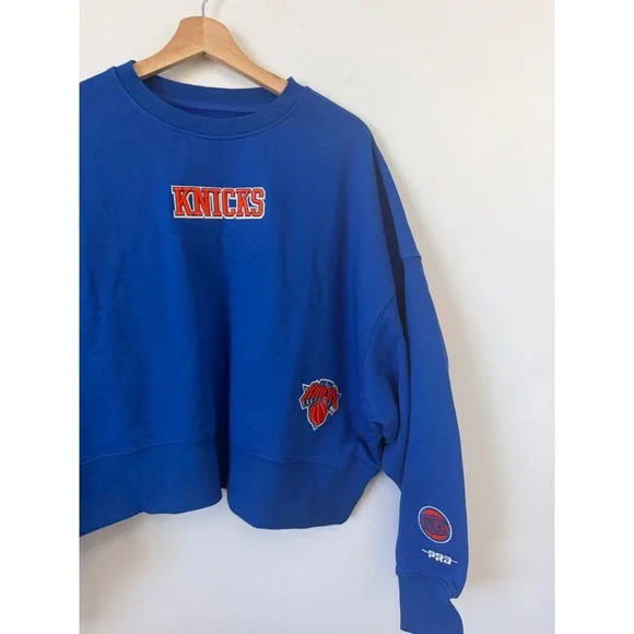 Pro Standard Women's NBA New York Knicks Fleece Crewneck Sweatshirt Size M NWT - Picture 3 of 5